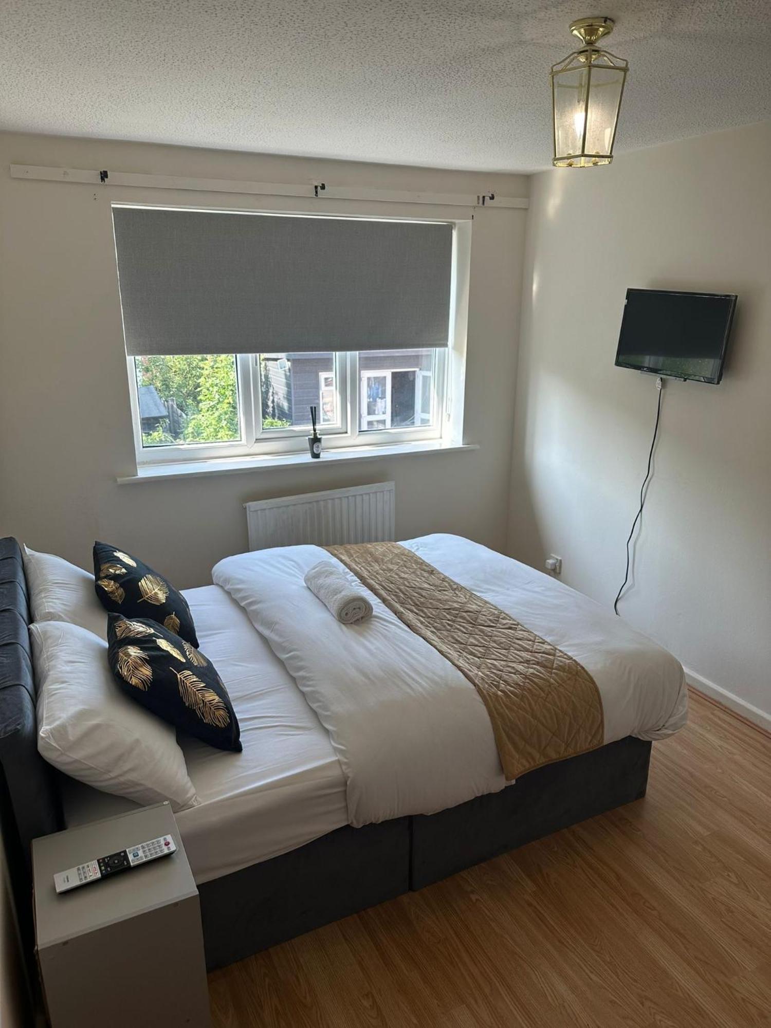 3 Bedroom Apartment Close To Manchester City Stadium And Coop Live Exterior photo