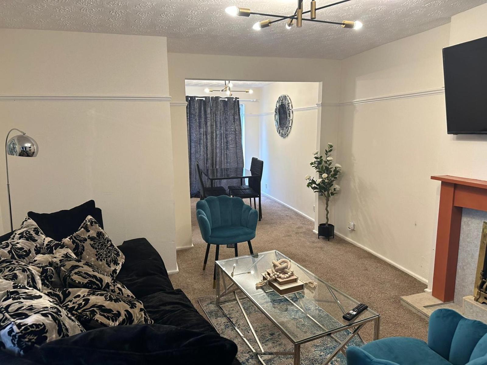 3 Bedroom Apartment Close To Manchester City Stadium And Coop Live Exterior photo